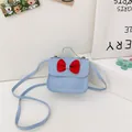 Lindo mini bolso bandolera azul claro para niños con un gran lazo decorativo rojo vivo - Azul