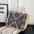 Borsa tote etnica in iuta con motivo a rombi colorati e manici in corda - Nero