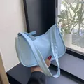 Schicke hellblaue minimalistische Kunstleder Achseltasche mit glattem Reißverschluss - Blau