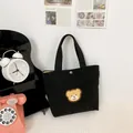 Mini-Handtasche aus schwarzem Kord mit süßem Bären-Aufnäher und silbernem Druckknopf - Schwarz
