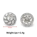 Silberner 16,2 mm Metallknopf mit weißen Blütenblättern, Strass und Vintage-Relief - 16mm / Silber Blütenblatt-Stil (D156)