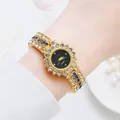 Dettaglio orologio da donna di lusso con quadrante blu glitterato e cinturino oro dorato - Oro Blu Solo Orologio