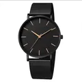 Dettaglio di un orologio nero minimalista con cinturino in maglia e indici oro rosa - Cassa Nera Quadrante Nero Puntatore Rosa Stile (Solo Orologio)