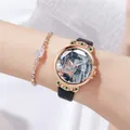 Montre femme or rose motif cerf avec strass colorés et ensemble bracelet cœur - Noir Et Bracelet
