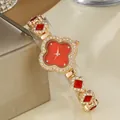 Montre quartz en or de luxe avec cadran trèfle rouge et bracelet orné de cristaux - Rouge