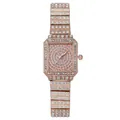 Dettaglio macro dell'orologio quadrato oro rosa con diamanti e indici lucidi - Orologio Oro Rosa Singolo