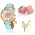 Vue détaillée de la montre papillon vert menthe et du bracelet doré dans son coffret - Montre Bracelet Et Boîte Cyan