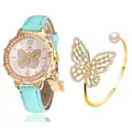 Détail de la montre bleu clair à cadran papillon et son bracelet doré assorti - Montre Et Bracelet Cyan