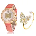 Détail d'une montre à quartz pour femme avec cadran papillon et bracelet assorti doré - Montre Et Bracelet Orange
