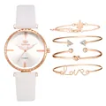 Coffret montre femme bracelet blanc avec quatre bracelets dorés roses au style minimaliste - Combinaison de Montres et d'Accessoires / Blanc