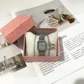 Elegantes Damen-Geschenkset mit quadratischer Strassuhr und Armbändern in rosa Box - 3-teiliges Set mit Box / Silber