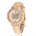 Détail d'une montre de mode pour femme avec cadran papillon doré et lunette en cristal - Montre Seule Kaki