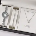 Dettaglio di un set di gioielli 5 pezzi in argento con orologio al quarzo e zirconi - Set Confezione Regalo Orologio Collana Bracciale Anello e Orecchini / Argento