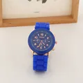 Montre Genève bleue en silicone avec boîtier rose doré et bracelet texturé unisexe - Bleu saphir