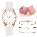 Set dettagliato con orologio dal quadrante floreale, cinturino in PU e bracciali coordinati - Orologio Bracciale e Scatola / Bianco