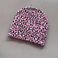 Dettaglio del berretto in maglia jacquard con stampa leopardata rosa per l'inverno - M / Rosa