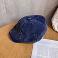 Detalle de textura de la gorra tipo newsboy de pana azul vintage con nervaduras - Mediano / Azul Marino