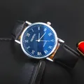 Klassische Geneva Business-Uhr mit blauem römischem Zifferblatt und Lederarmband - Schwarzes Armband Schwarzes Zifferblatt