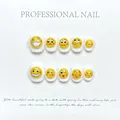 Handgefertigte Aufklebenägel mit 3D-Gelb-Emoji-Gesichtern auf weißer Basis, 10er-Set - Gelbes Emoji-Gesicht / Extra Klein (XS)
