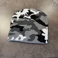 Gorro de punto de camuflaje para hombre en tonos grises y negros para el invierno - M (52-59) / Camuflaje Gris