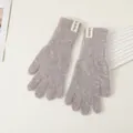 Graue Plüsch-Strickhandschuhe mit Handmade-Label aus flauschigem Winter-Kaninchenhaar - Einheitsgröße / Hellkaffee