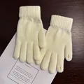 Makrodetail cremeweißer Strickhandschuhe mit Rippbündchen und Touchscreen-Fingeröffnung - Einheitsgröße / Weiß