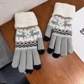 Détails des gants en tricot d'hiver avec motif renne et revers en fausse fourrure blanche - Gris