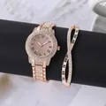 Detail van roségouden horloge- en armbandset met strass en Romeinse cijfers op zwarte standaard - Romeinse Wijzerplaat Roségoud met Armband