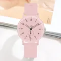 Orologio al quarzo in silicone rosa con quadrante minimalista e lancetta dei secondi a cuore - Rosa
