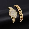 Goudkleurige horloge met strass steentjes en bijpassende Cubaanse schakelarmband - Arabische Cijfers Goud met Hip Hop Armband