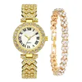 Dettagli macro del set orologio e bracciale dorato da donna con cristalli lucenti - Stile Orologio e Bracciale Oro