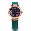 Detail van horloge met sterrenhemel wijzerplaat en groene lederen horlogeband - Groen Enkel Horloge
