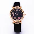 Detailopname van roségouden kwartshorloge met strass-bezel en paars hart op zwarte wijzerplaat - Alleen Zwart Horloge