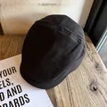 Close-up of black cotton-linen newsboy cap showing detailed fabric texture and vintage stitching - M (56-58cm) / Black
