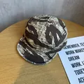 Dettaglio del motivo mimetico tiger stripe su un cappellino 5-panel in twill di cotone - Regolabile / Camo Tigre (Beige Caffè) / Beige Caffè