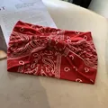 Bandeau élastique large rouge à motif paisley avec nœud torsadé pour yoga et sport - Rouge