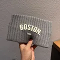 Texture détaillée du tricot d'un bandeau de sport d'hiver gris foncé Boston - Gris