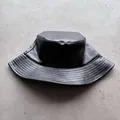 Klassischer schwarzer Anglerhut aus PU-Leder mit Ziernähten und Retro-Streetwear-Stil - M (55-58cm) / Schwarz