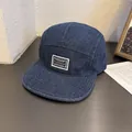 Λεπτομέρεια από vintage navy denim camper καπέλο πέντε πάνελ με urban υφαντό σήμα - Ρυθμιζόμενο / Ναυτικό μπλε