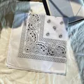 Witte hiphop bandana met zwart paisley-patroon voor streetdance en buitenactiviteiten - Wit