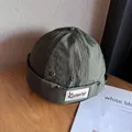 Detail der armygrünen Nylon-Vermieter-Mütze mit Ripstop-Struktur und Camping-Label - Verstellbar / Armeegrün