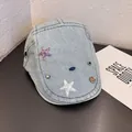Detalle de gorra vaquera azul claro con estrellas de lentejuelas y pedrería de colores - M(55-59cm) / Azul claro
