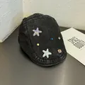 Detalle de gorra tipo boina vintage de denim negro con estrellas de lentejuelas y pedrería - M(55-59cm) / Negro