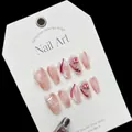 Set di unghie finte con texture in marmo rosa e rose rosse dipinte a mano con arte 3D - Extra Piccolo (XS) / Rosa di Mohe