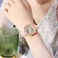 Montre à quartz carrée pour femme en or rose avec strass et bracelet en cuir rose - Boîtier en Or Rose
