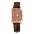 Detalle de reloj vintage octogonal de oro rosa con correa de cuero marrón grabado - Romano Cepillado Marrón