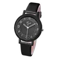 Detalle del reloj de cuarzo Tadi con bisel negro y correa de cuero con interior rosa - Correa de Cuero Negra