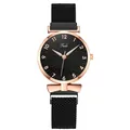 Dettaglio quadrante con rilievo a girasole su orologio con cinturino nero magnetico - Nero