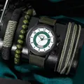 Dettaglio dell'orologio SOKI con cinturino in tela verde e set di tre braccialetti - Orologio e Tre Bracciali / Verde Militare