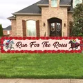 Striscione esterno Kentucky Derby con testo Run For The Roses e motivi di corse - Banner da Giardino Stile Due